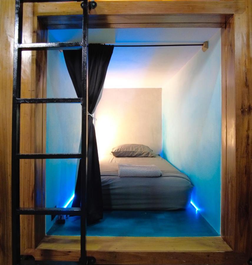 Shipwrecked Hostel 乌维塔 外观 照片