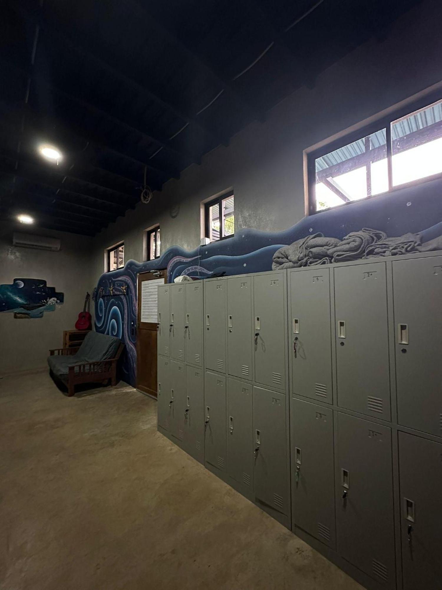 Shipwrecked Hostel 乌维塔 外观 照片