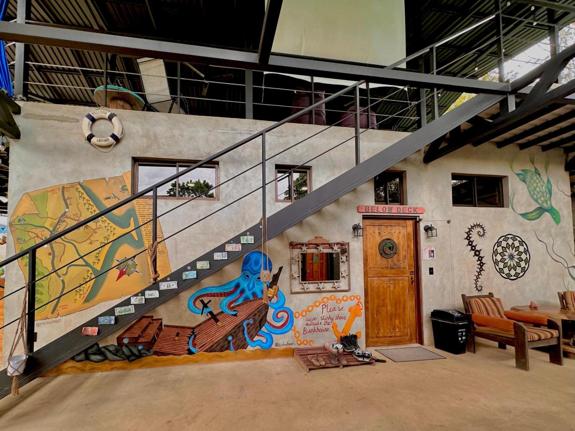 Shipwrecked Hostel 乌维塔 外观 照片