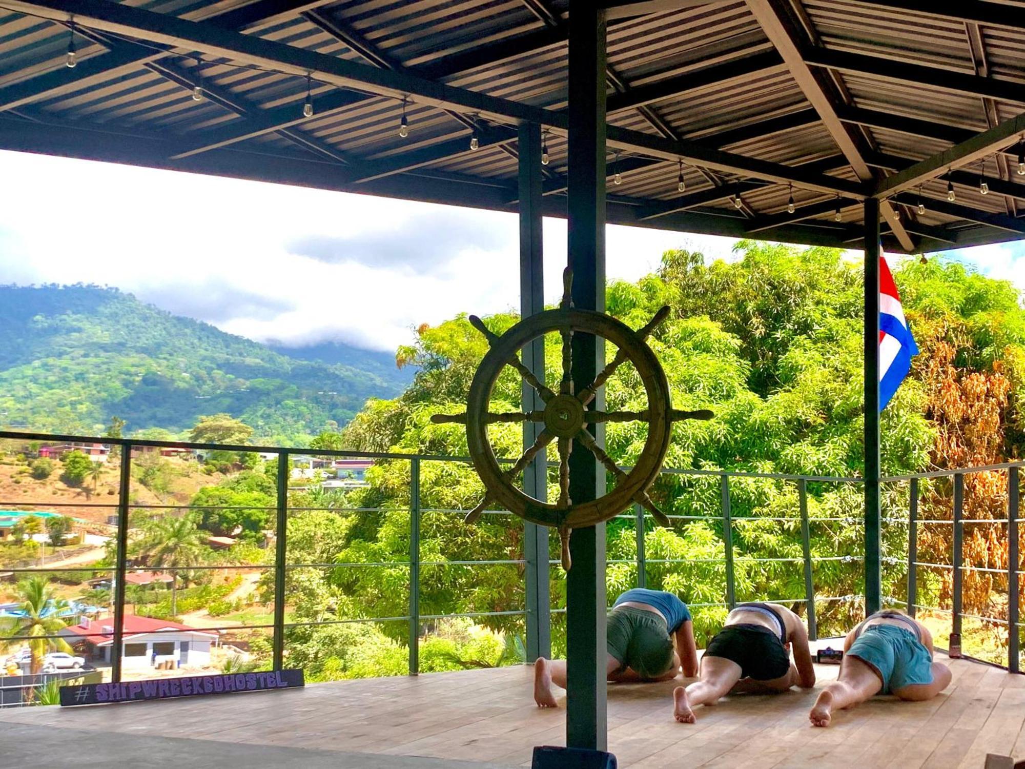 Shipwrecked Hostel 乌维塔 外观 照片